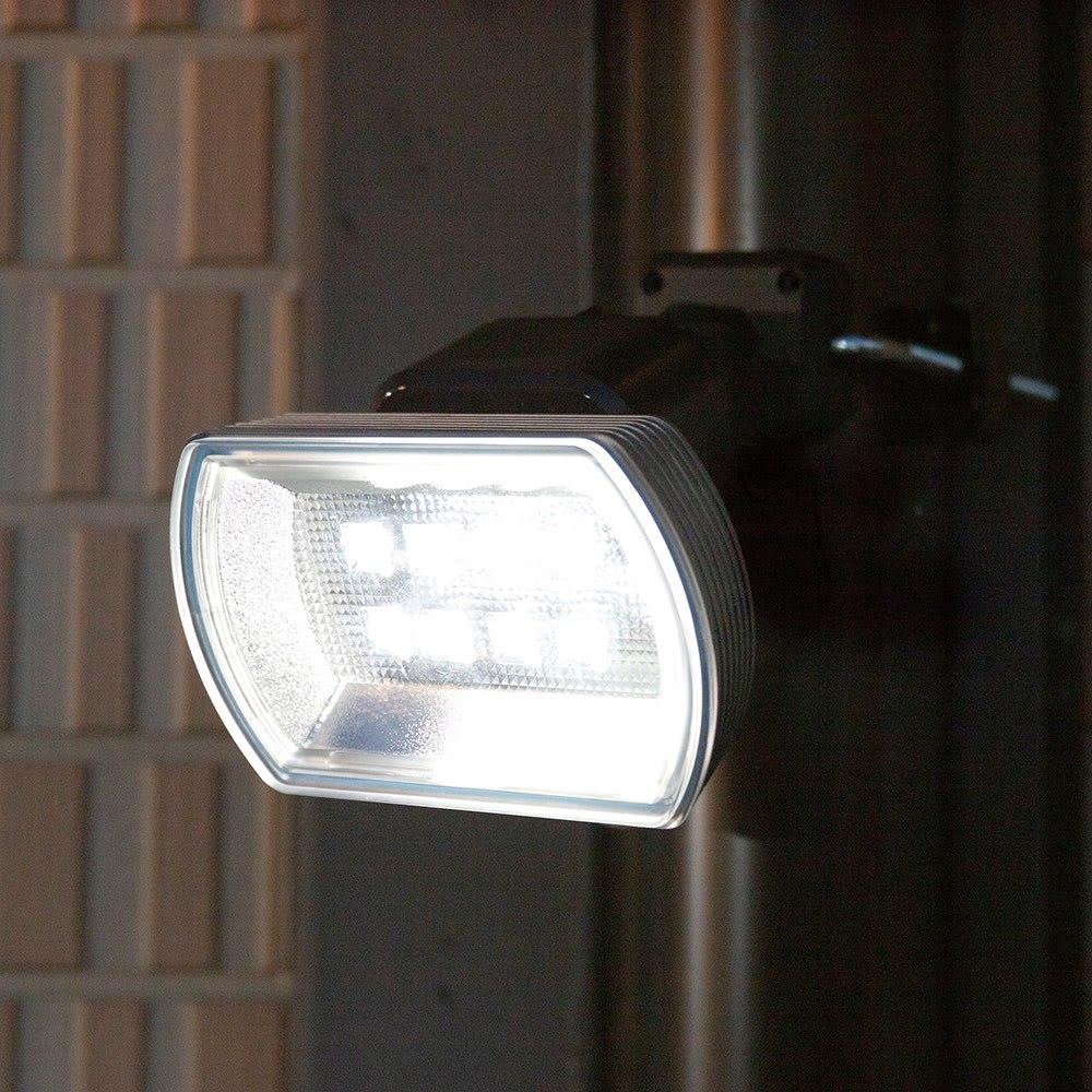 ハイパワー！電池式LEDセンサーライトワイド